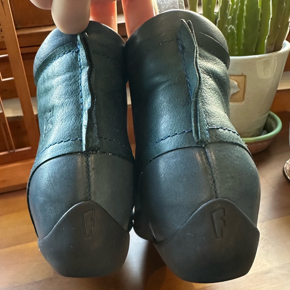 Fluevog EXCELLENT Power Up Endurance two blues leather padded ankle boot -6.5/7 - Picture 7 of 16